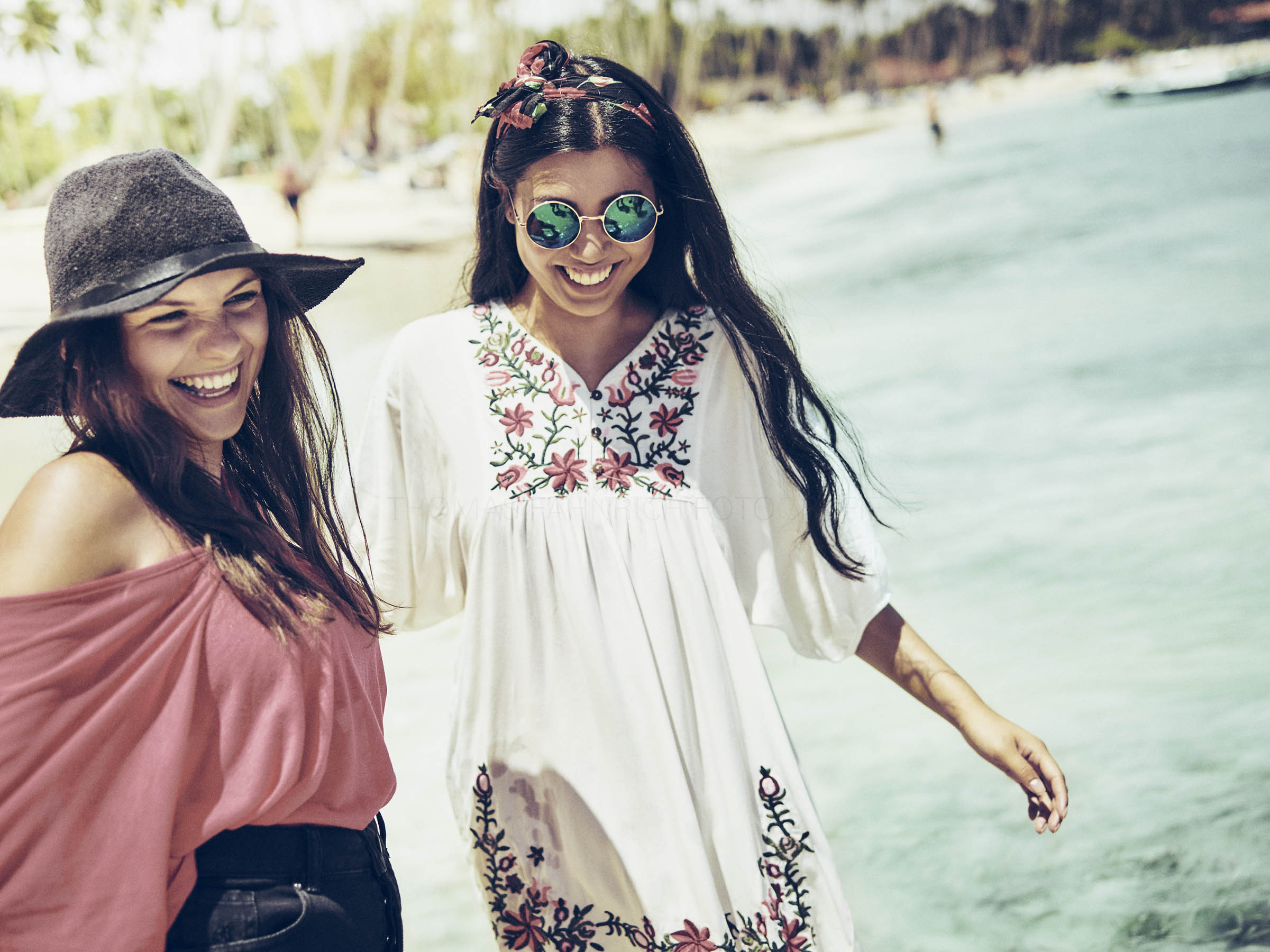 Lifestyle-Fotograf Köln: Authentisches Fashion-Shooting am Strand von Samana.